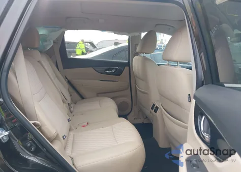 2017 Nissan Rogue Sv z USA, uszkodzony, nr VIN 5N1AT2MV8HC775455